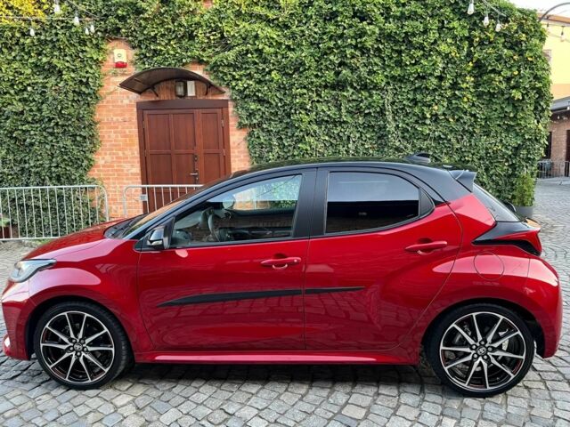 Тойота Яріс 2023 у Ужгороді на Automoto.ua Червоний Тойота Яріс, об'ємом двигуна 1.5 л та пробігом 30 тис. км за 11000 $, фото 3 на Automoto.ua