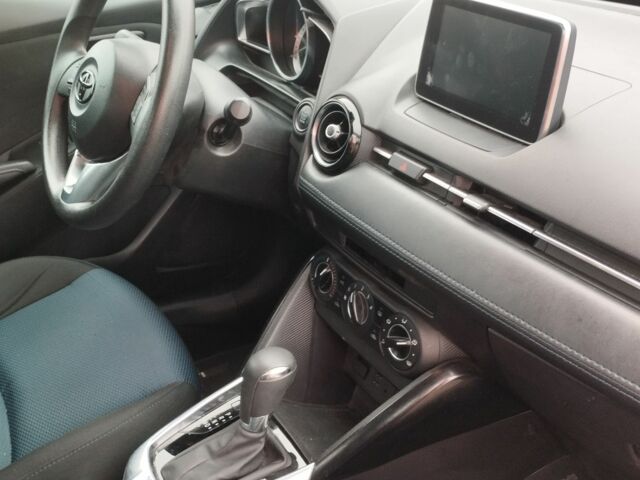 Красный Тойота Ярис, объемом двигателя 1.5 л и пробегом 50 тыс. км за 13250 $, фото 5 на Automoto.ua