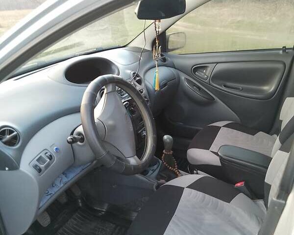 Тойота Яріс, об'ємом двигуна 1 л та пробігом 395 тис. км за 3500 $, фото 5 на Automoto.ua