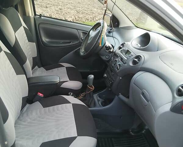 Тойота Яріс, об'ємом двигуна 1 л та пробігом 395 тис. км за 3500 $, фото 9 на Automoto.ua