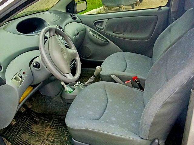 Тойота Ярис, объемом двигателя 1 л и пробегом 0 тыс. км за 1900 $, фото 3 на Automoto.ua