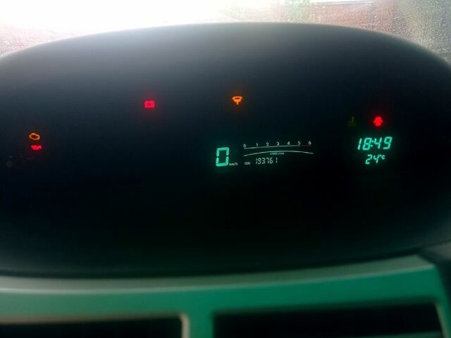 Тойота Ярис, объемом двигателя 1.4 л и пробегом 193 тыс. км за 5800 $, фото 4 на Automoto.ua