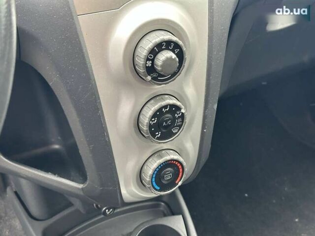 Тойота Ярис, объемом двигателя 1.3 л и пробегом 217 тыс. км за 5190 $, фото 20 на Automoto.ua