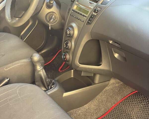 Тойота Ярис, объемом двигателя 1 л и пробегом 182 тыс. км за 4300 $, фото 5 на Automoto.ua