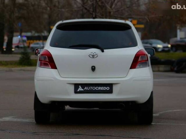 Тойота Ярис, объемом двигателя 1.3 л и пробегом 178 тыс. км за 6100 $, фото 5 на Automoto.ua