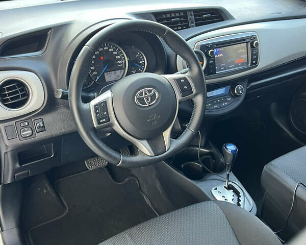 Тойота Ярис 2014 в Житомире на Automoto.ua Тойота Ярис, объемом двигателя 1.5 л и пробегом 155 тыс. км за 11700 $, фото 19 на Automoto.ua