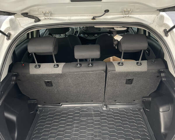 Тойота Яріс 2015 у Києві на Automoto.ua Тойота Яріс, об'ємом двигуна 1.5 л та пробігом 115 тис. км за 11500 $, фото 13 на Automoto.ua