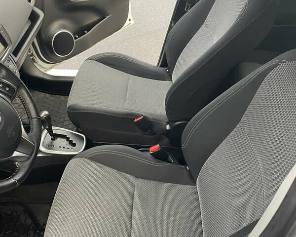 Тойота Яріс 2015 у Києві на Automoto.ua Тойота Яріс, об'ємом двигуна 1.5 л та пробігом 115 тис. км за 11500 $, фото 11 на Automoto.ua