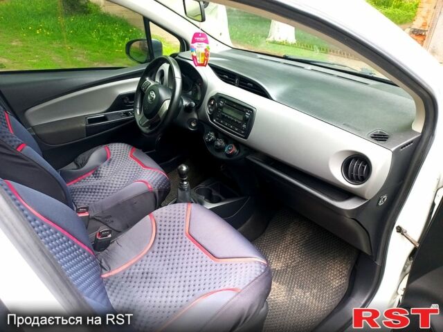 Тойота Ярис, объемом двигателя 1.3 л и пробегом 220 тыс. км за 9000 $, фото 4 на Automoto.ua