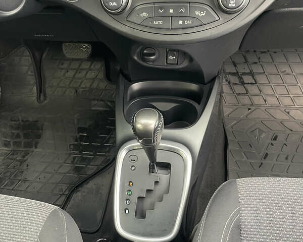 Тойота Яріс 2015 у Києві на Automoto.ua Тойота Яріс, об'ємом двигуна 1.5 л та пробігом 115 тис. км за 11500 $, фото 9 на Automoto.ua