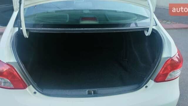 Тойота Ярис, объемом двигателя 1.5 л и пробегом 116 тыс. км за 5600 $, фото 7 на Automoto.ua