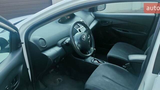 Тойота Ярис, объемом двигателя 1.5 л и пробегом 116 тыс. км за 5600 $, фото 8 на Automoto.ua