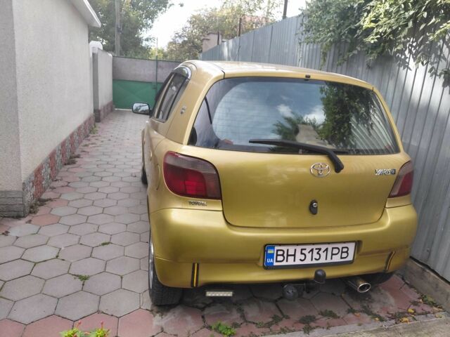 Желтый Тойота Ярис, объемом двигателя 1 л и пробегом 320 тыс. км за 2700 $, фото 3 на Automoto.ua