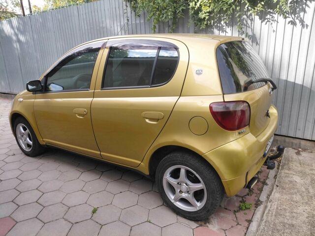 Желтый Тойота Ярис, объемом двигателя 1 л и пробегом 320 тыс. км за 2700 $, фото 2 на Automoto.ua