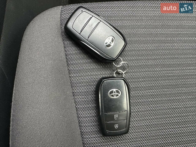 Тойота Ярис 2021 в Киеве на Automoto.ua Желтый Тойота Ярис, объемом двигателя 1.5 л и пробегом 129 тыс. км за 17500 $, фото 23 на Automoto.ua