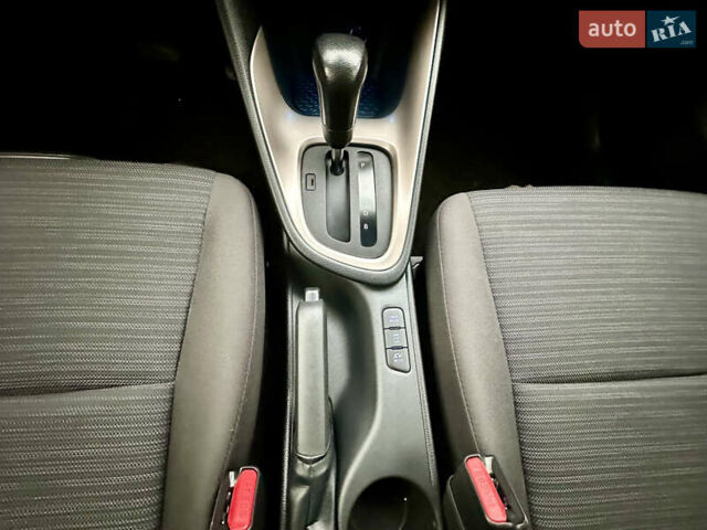 Желтый Тойота Ярис, объемом двигателя 1.5 л и пробегом 120 тыс. км за 16400 $, фото 15 на Automoto.ua