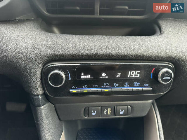 Тойота Ярис 2021 в Киеве на Automoto.ua Желтый Тойота Ярис, объемом двигателя 1.5 л и пробегом 129 тыс. км за 17500 $, фото 16 на Automoto.ua