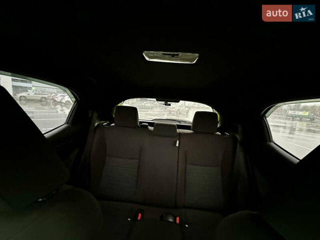 Желтый Тойота Ярис, объемом двигателя 1.5 л и пробегом 120 тыс. км за 16400 $, фото 17 на Automoto.ua