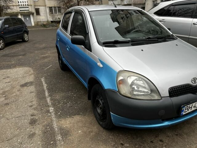 Серый Тойота Ярис, объемом двигателя 1 л и пробегом 300 тыс. км за 2000 $, фото 1 на Automoto.ua