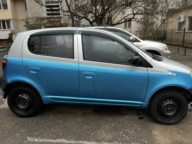 Серый Тойота Ярис, объемом двигателя 1 л и пробегом 300 тыс. км за 2000 $, фото 2 на Automoto.ua