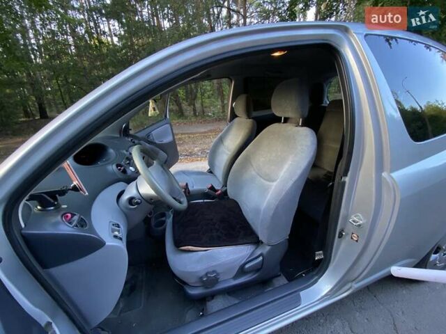 Сірий Тойота Яріс, об'ємом двигуна 1 л та пробігом 300 тис. км за 3000 $, фото 5 на Automoto.ua