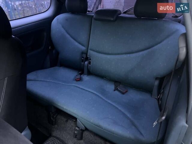 Серый Тойота Ярис, объемом двигателя 1 л и пробегом 250 тыс. км за 2150 $, фото 11 на Automoto.ua
