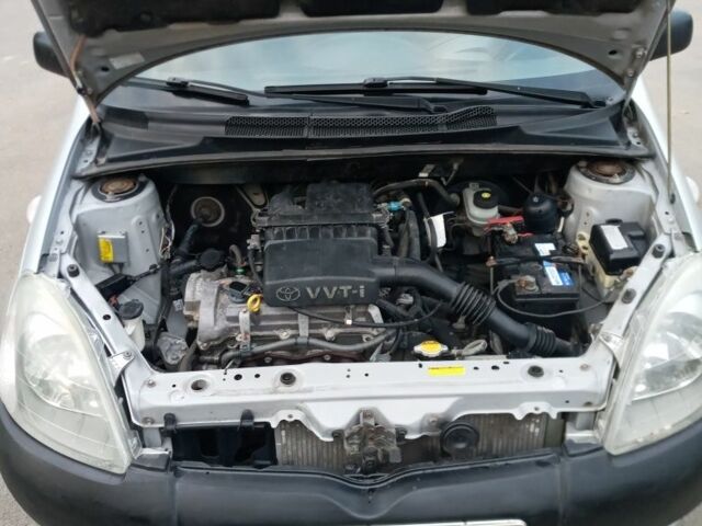 Серый Тойота Ярис, объемом двигателя 1 л и пробегом 186 тыс. км за 3500 $, фото 4 на Automoto.ua