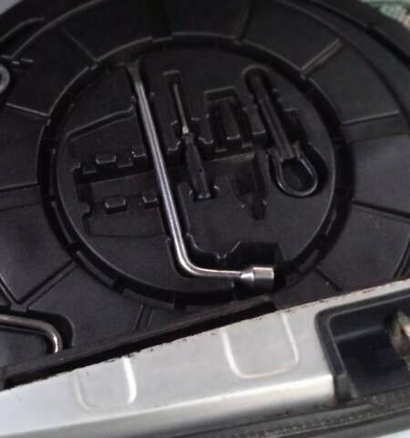 Серый Тойота Ярис, объемом двигателя 1 л и пробегом 210 тыс. км за 3500 $, фото 18 на Automoto.ua