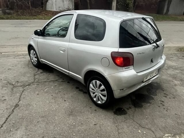 Серый Тойота Ярис, объемом двигателя 1.3 л и пробегом 192 тыс. км за 3200 $, фото 3 на Automoto.ua