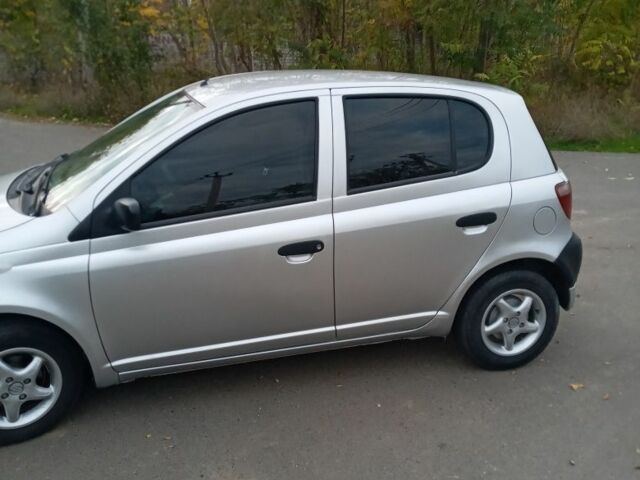 Серый Тойота Ярис, объемом двигателя 1 л и пробегом 186 тыс. км за 3500 $, фото 3 на Automoto.ua