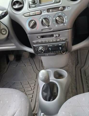 Сірий Тойота Яріс, об'ємом двигуна 1 л та пробігом 253 тис. км за 2900 $, фото 8 на Automoto.ua