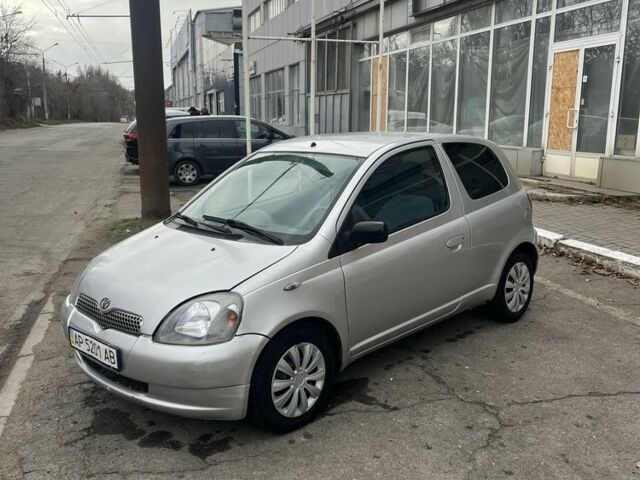 Серый Тойота Ярис, объемом двигателя 1.3 л и пробегом 192 тыс. км за 3200 $, фото 1 на Automoto.ua