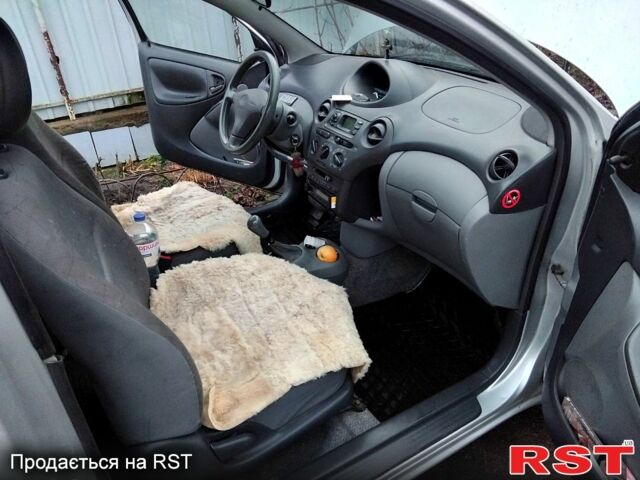 Сірий Тойота Яріс, об'ємом двигуна 1 л та пробігом 111 тис. км за 2700 $, фото 4 на Automoto.ua