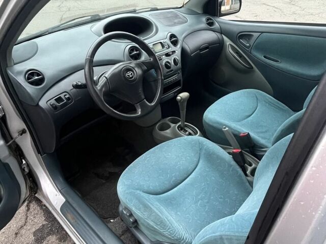 Серый Тойота Ярис, объемом двигателя 1.3 л и пробегом 192 тыс. км за 3200 $, фото 12 на Automoto.ua