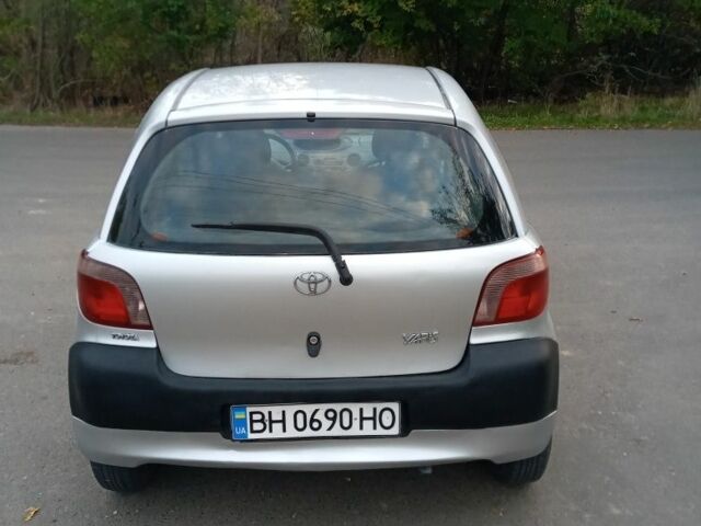 Серый Тойота Ярис, объемом двигателя 1 л и пробегом 186 тыс. км за 3500 $, фото 1 на Automoto.ua