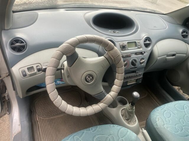 Серый Тойота Ярис, объемом двигателя 1 л и пробегом 3 тыс. км за 800 $, фото 5 на Automoto.ua
