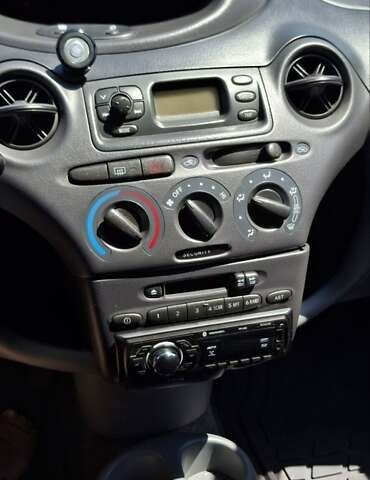 Сірий Тойота Яріс, об'ємом двигуна 1 л та пробігом 253 тис. км за 2900 $, фото 16 на Automoto.ua