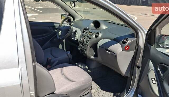 Сірий Тойота Яріс, об'ємом двигуна 1 л та пробігом 253 тис. км за 2900 $, фото 4 на Automoto.ua