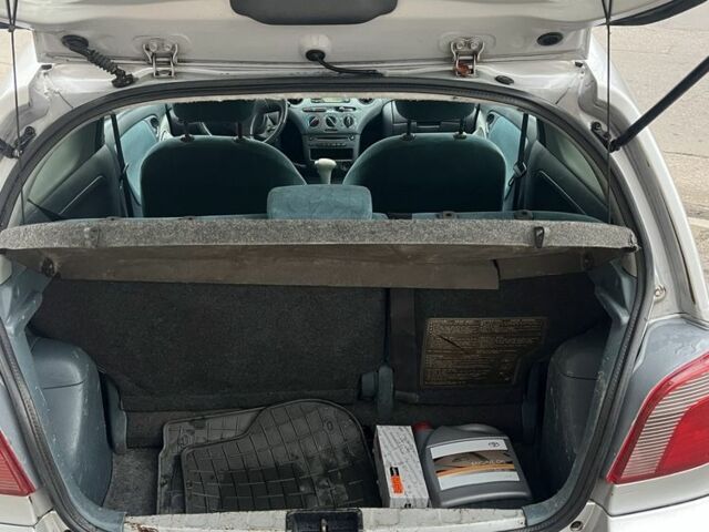 Серый Тойота Ярис, объемом двигателя 1.3 л и пробегом 192 тыс. км за 3200 $, фото 14 на Automoto.ua