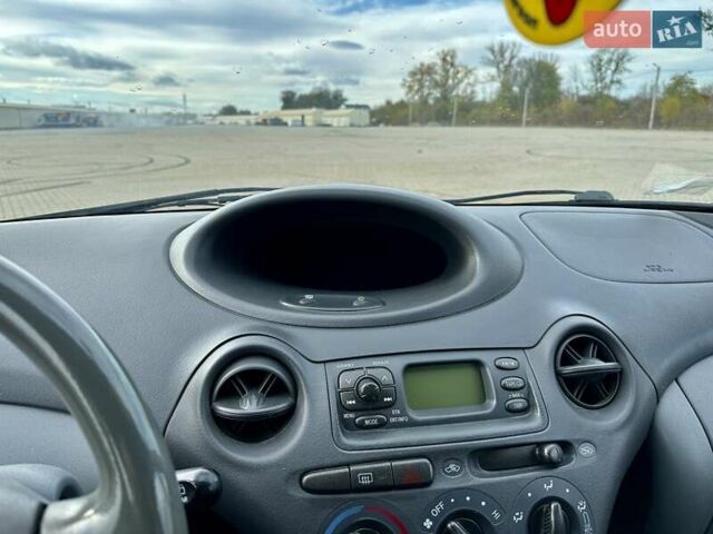 Серый Тойота Ярис, объемом двигателя 1 л и пробегом 271 тыс. км за 3500 $, фото 18 на Automoto.ua