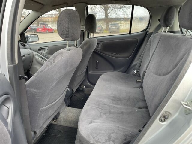 Серый Тойота Ярис, объемом двигателя 1.3 л и пробегом 238 тыс. км за 2999 $, фото 7 на Automoto.ua