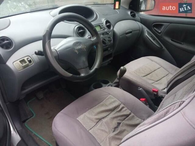 Серый Тойота Ярис, объемом двигателя 0.96 л и пробегом 163 тыс. км за 3500 $, фото 6 на Automoto.ua