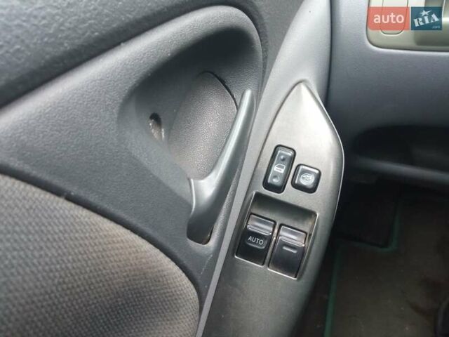 Серый Тойота Ярис, объемом двигателя 0.96 л и пробегом 163 тыс. км за 3500 $, фото 9 на Automoto.ua