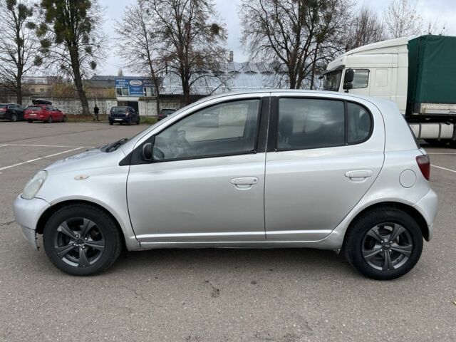 Серый Тойота Ярис, объемом двигателя 1.3 л и пробегом 238 тыс. км за 2999 $, фото 3 на Automoto.ua