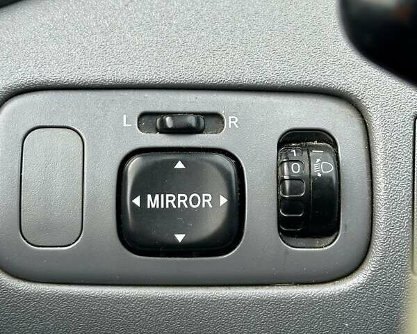 Серый Тойота Ярис, объемом двигателя 1 л и пробегом 271 тыс. км за 3500 $, фото 20 на Automoto.ua