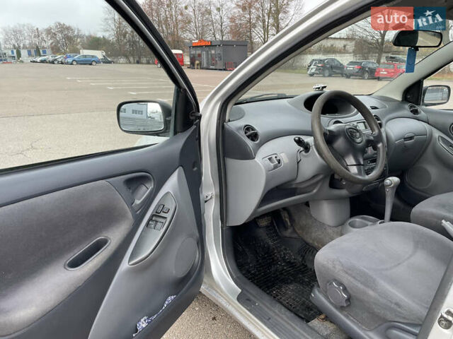 Серый Тойота Ярис, объемом двигателя 1.3 л и пробегом 238 тыс. км за 2999 $, фото 10 на Automoto.ua
