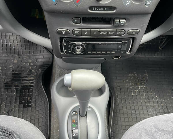 Серый Тойота Ярис, объемом двигателя 1.3 л и пробегом 239 тыс. км за 2600 $, фото 16 на Automoto.ua