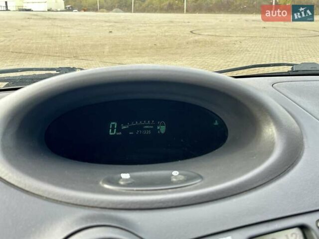 Серый Тойота Ярис, объемом двигателя 1 л и пробегом 271 тыс. км за 3500 $, фото 19 на Automoto.ua