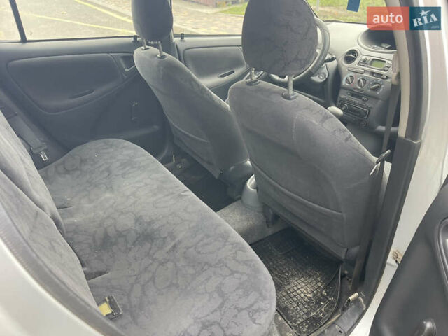 Тойота Яріс 2001 у Рівному на Automoto.ua Сірий Тойота Яріс, об'ємом двигуна 1.3 л та пробігом 236 тис. км за 2700 $, фото 9 на Automoto.ua