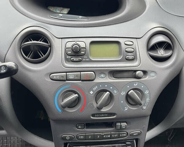 Серый Тойота Ярис, объемом двигателя 1.3 л и пробегом 239 тыс. км за 2600 $, фото 17 на Automoto.ua